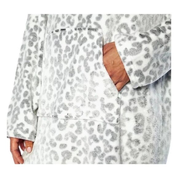 WILDFOX SZ S/M Oversized Snow Leopard Print Fleece Hoodie Loungewear Pajamas - Picture 6 of 11